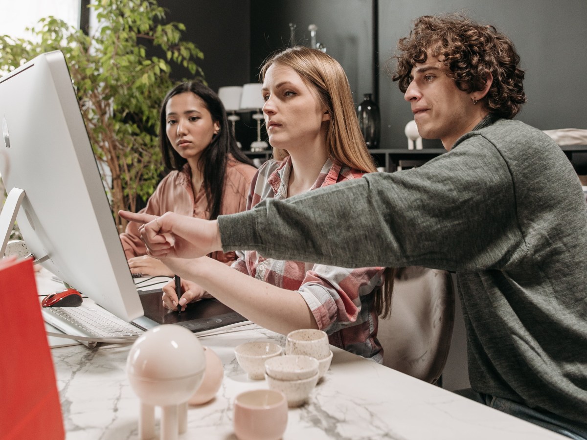 Harmonizing Success: The Imperative Partnership Between Marketing and&nbsp;Sales